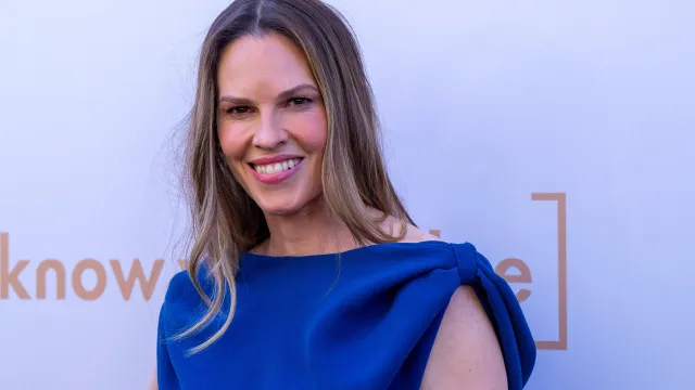 
                    Aos 52 anos, Hilary Swank anuncia que está grávida: 