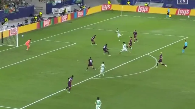
                    Sevilha viu golaços e polémica. Os cinco golos da derrota do FC Porto
                