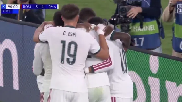 
                    Os golos da remontada épica (e tardia) do Real Madrid na visita a Roma
                