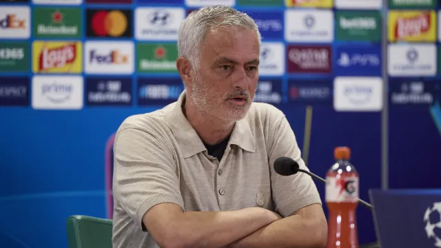 
                    Mourinho furioso com castigo a Vinícius: 