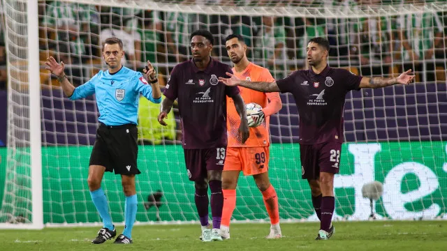 
                    UEFA apresenta explicações para a polémica arbitragem do Betis-FC Porto
                