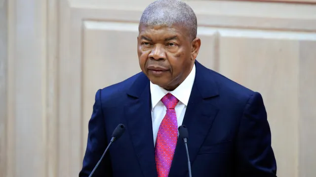 
                    Angola quer recuperar 13 mil milhões de euros para investimento público
                