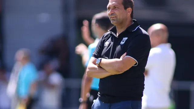 
                    Continuar a fazer história. Os onzes iniciais para o Torreense-Sunderland
                