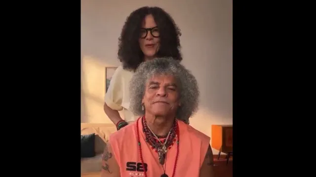 
                    Valderrama despede-se da mítica cabeleira. Colombiano mostra novo visual
                