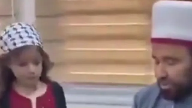 
                     Ministro palestiniano demite-se após fazer ritual juntamente com criança
                