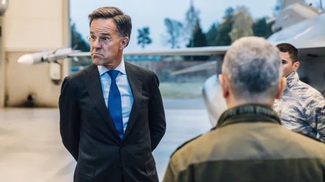 
                    NATO promete reforçar defesa após ataques a navios no mar Negro
                