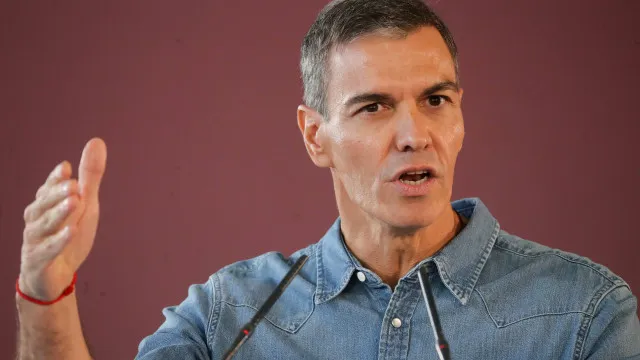 
                    Sánchez arrisca multa por conferência de imprensa na Moncloa
                