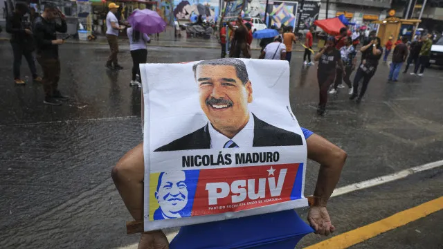 
                    Maduro volta a tribunal e nega novas acusações de tortura: 