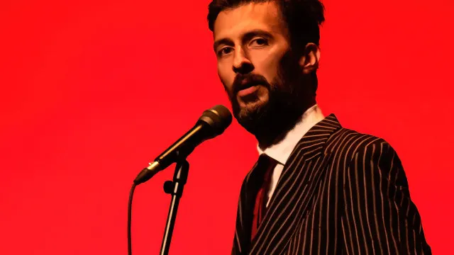
                    Ruído. Padre comenta sketch sobre Igreja. Bruno Nogueira fala de reações
                