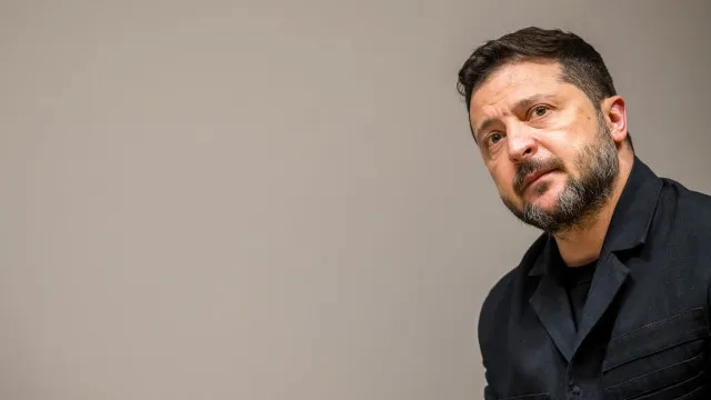
                    Zelensky acusa parceiros de não avisarem sobre ataques russos na Ucrânia
                