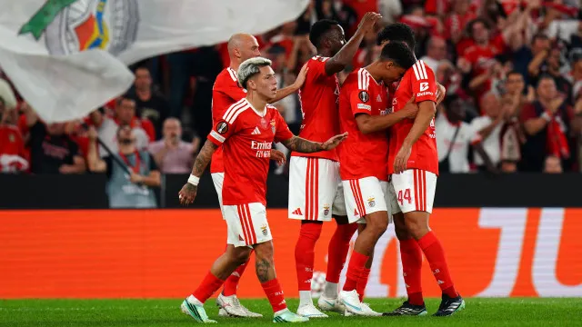 
                    Torreense cai de pé, Benfica goleia Celtic e Fonseca e Amorim sorriem
                