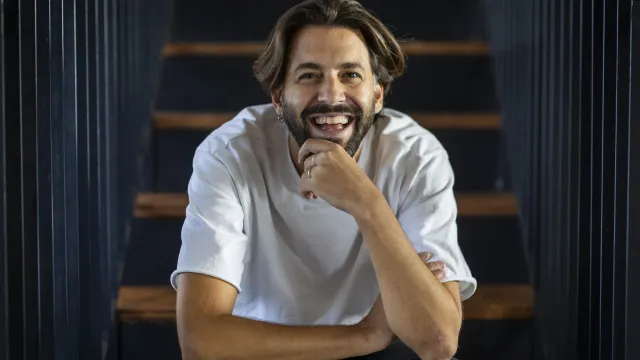 Salvador Sobral edita álbum com base na "música mais genuína do mundo"