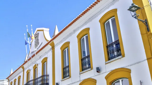 
                    Câmara de Almodôvar reduz taxa de participação no IRS de 4% para 3%
                