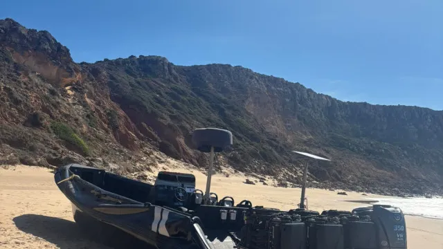 Embarcação de alta velocidade apreendida no Algarve. Estava "abandonada"