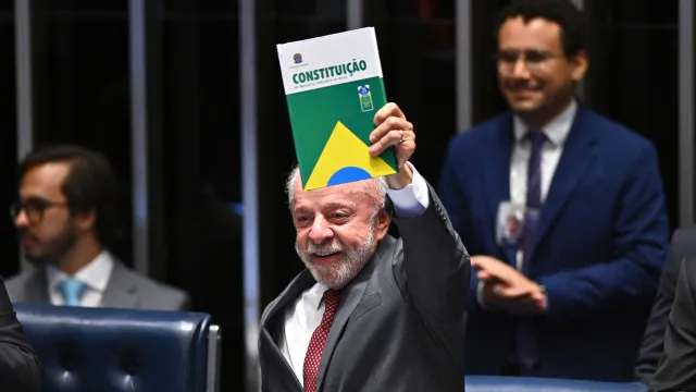 Congresso promulga redução da jornada de trabalho no Brasil