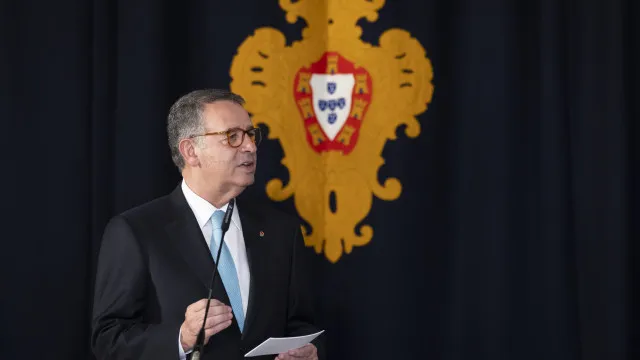 António José Seguro defende que "ninguém deve viver" sem habitação