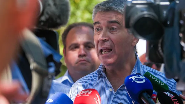 Líder do PS solidário com manifestantes (e pede protestos responsáveis)