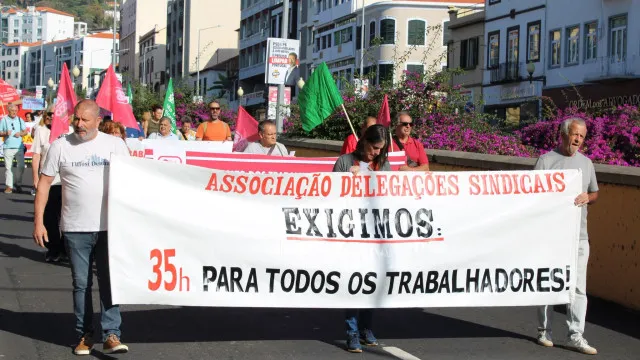 Dezenas manifestam-se no Funchal contra aumento do custo de vida