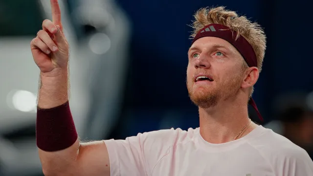 Fokina surpreende Zverev e avança para a final do Masters 1.000 de Xangai