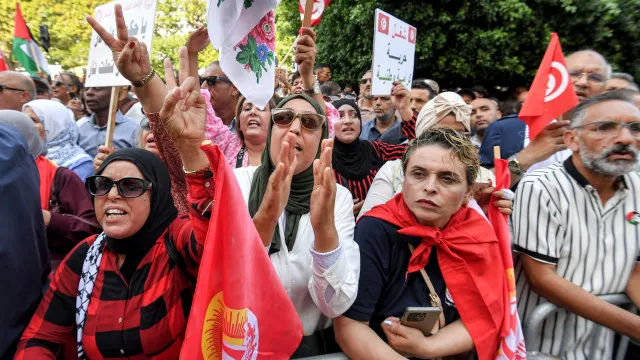 Milhares manifestaram-se na Tunísia contra aumento do custo de vida