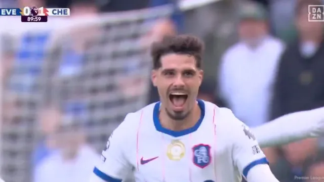 
                    Dose dupla. Os golos de Pedro Neto que valeram o triunfo ao Chelsea
                