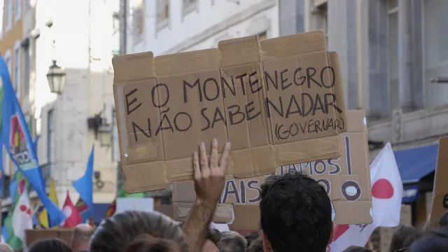 Habitação divide AR: "A conversa das portas escancaradas não cola"