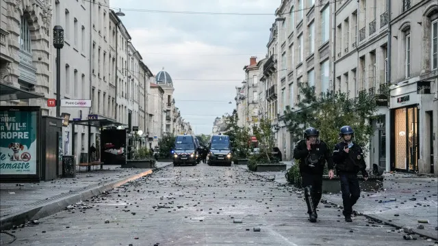 China alerta cidadãos em França sobre segurança