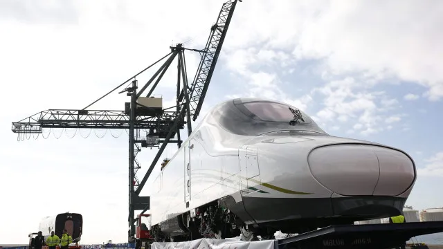 
                    Talgo propõe comboios de alta velocidade adaptáveis a duas bitolas
                