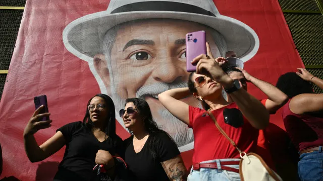 Emigrantes brasileiras criam plataforma de boleias para incentivar o voto