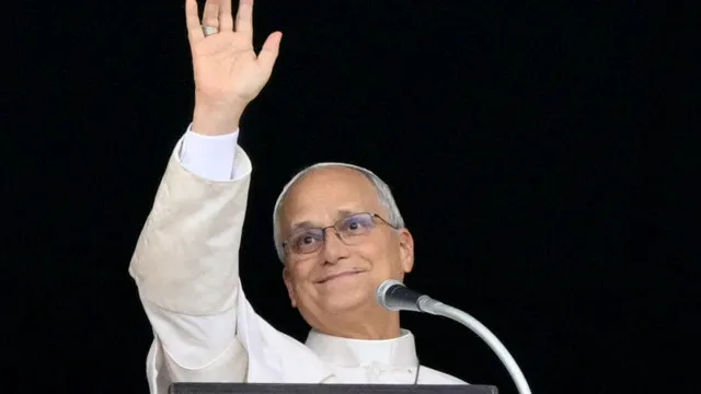 
                    Após alta, Leão XIV rezou o Angelus na Praça de São Pedro: 