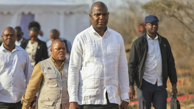 Acidente em Moçambique faz 13 mortos. Presidente pede respeito por regras