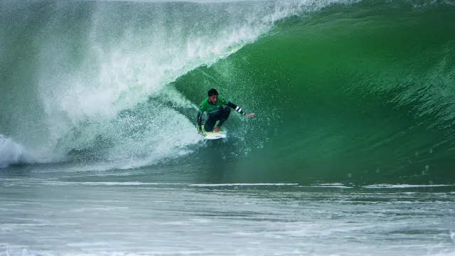 Filipe Toledo e Nadia Erostarbe vencem "expression session" em Supertubos