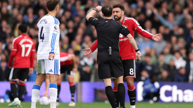 Carrick a prazo? United deixa fugir vantagem e empata dérbi com o Leeds