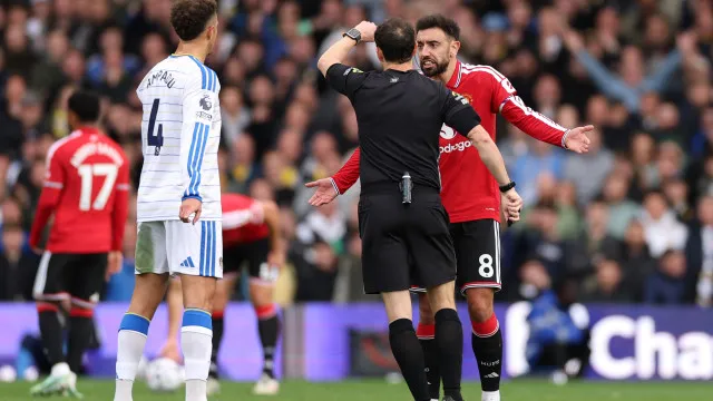 
                    Carrick a prazo? United deixa fugir vantagem e empata dérbi com o Leeds
                