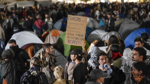 
                    MP decide terça-feira se manda julgar manifestantes ou suspende processo
                