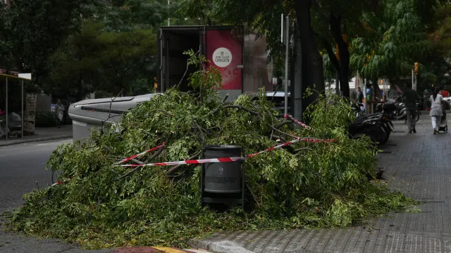 Tempestade causa um morto na Catalunha e destruição noutras regiões