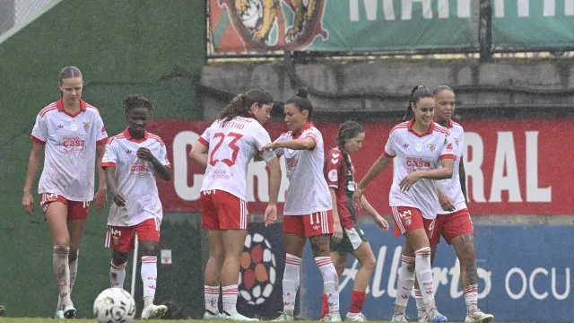 
                    Benfica goleia em dia de estreia, Sporting no trono e FC Porto desilude
                
