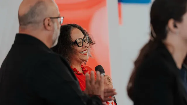 
                    Escritora Ana Maria Gonçalves critica violência policial e racismo no Brasil
                