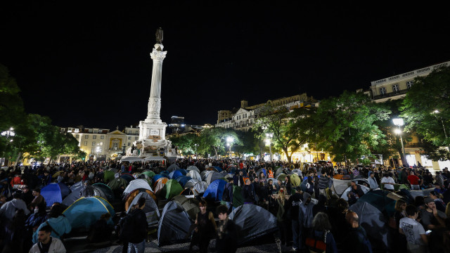 Acampada critica Governo: