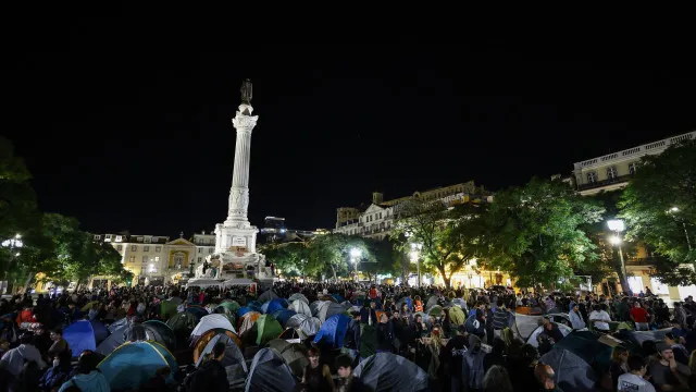 
                    Acampada de Lisboa quer 
