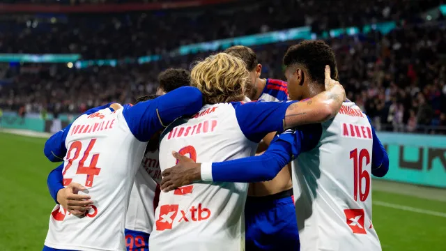 
                    Lyon, de Paulo Fonseca, abate Nice e sobe à liderança em França
                