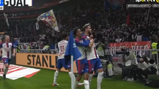 
                    Foi com este golo de Tessmann que Paulo Fonseca subiu ao trono em França
                