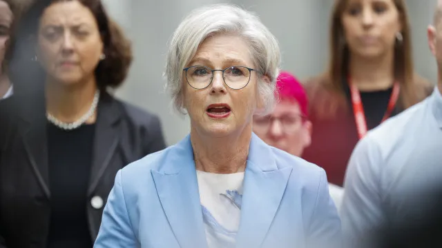 
                    Deputada australiana em estado grave após ser atropelada. Condutor detido
                