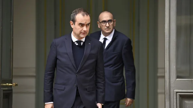 
                    França anuncia dispositivo policial massivo para novos protestos
                