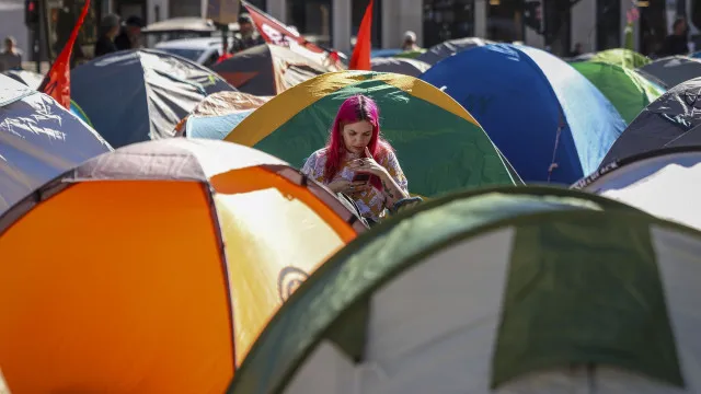 Acampada do Rossio permanece "de pé e firme"
