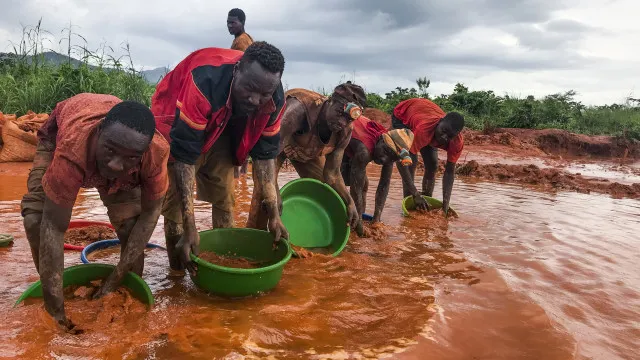 
                    Governadora de Manica admite dificuldades no combate à mineração ilegal
                