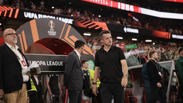 Calendário e viagens obrigam Marco Silva a plano de gestão no Benfica