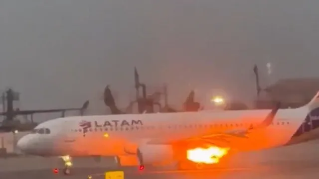 Avião em chamas quando se preparava para descolar no Peru. Veja