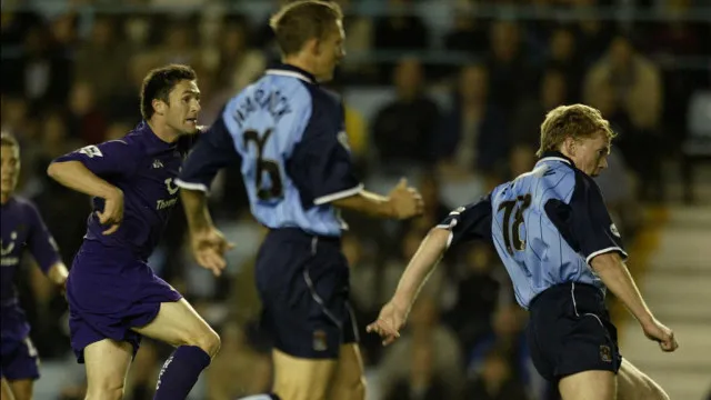 Tottenham vence Coventry e conquista primeiro triunfo na Premier League