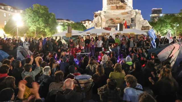 Acampada de Lisboa decide ficar apesar de avisos da PSP